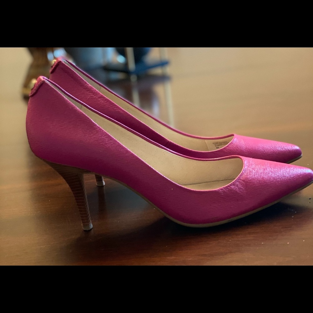 ✨Michael Kors pumps✨